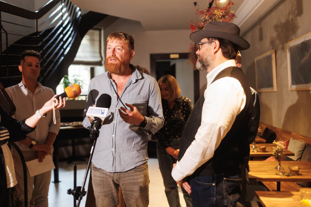Wernisaż wystawy obrazów z filmu „Chłopi” w bistro Montag