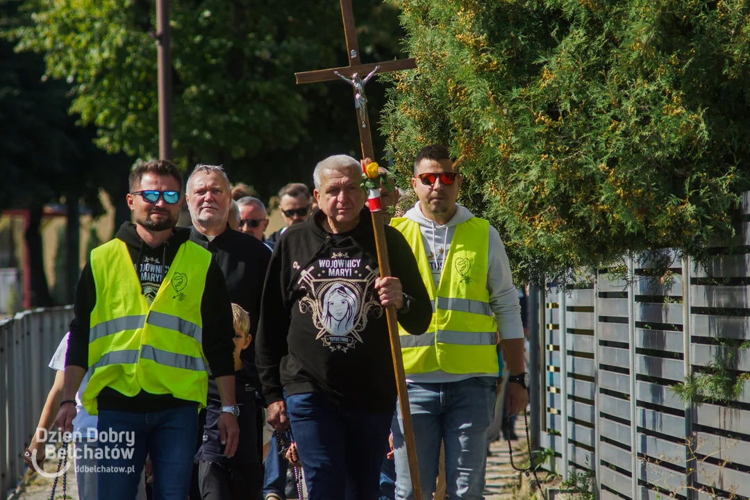 Męski różaniec w Bełchatowie. Wierni przeszli ulicami miasta [FOTO] - Zdjęcie główne