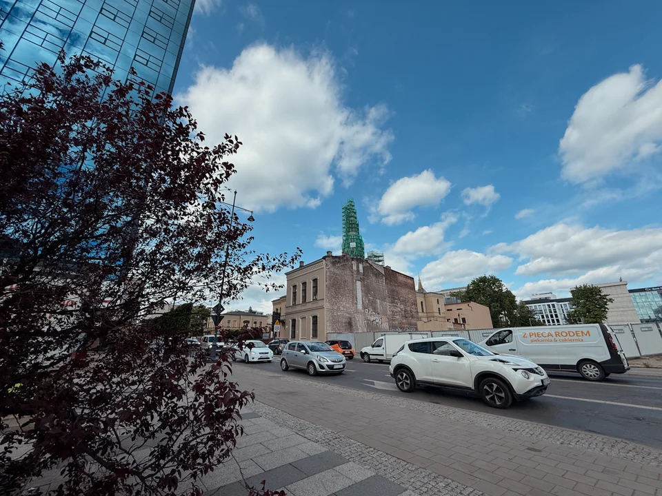 Rozebrano kamienicę przy ul. Sienkiewicza w Łodzi