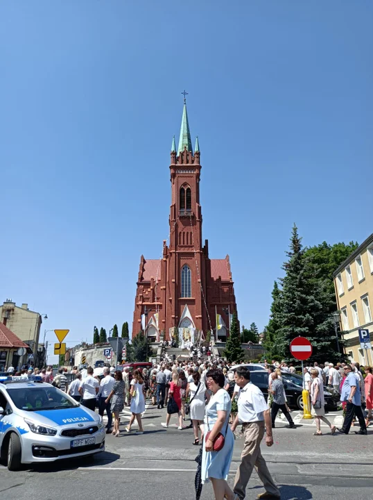 Ulicami Zgierza przeszły procesje Bożego Ciała.