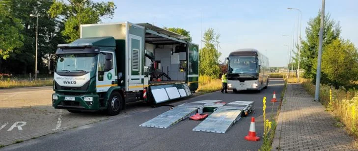 Stan techniczny pojazdów przeworzących pracowników