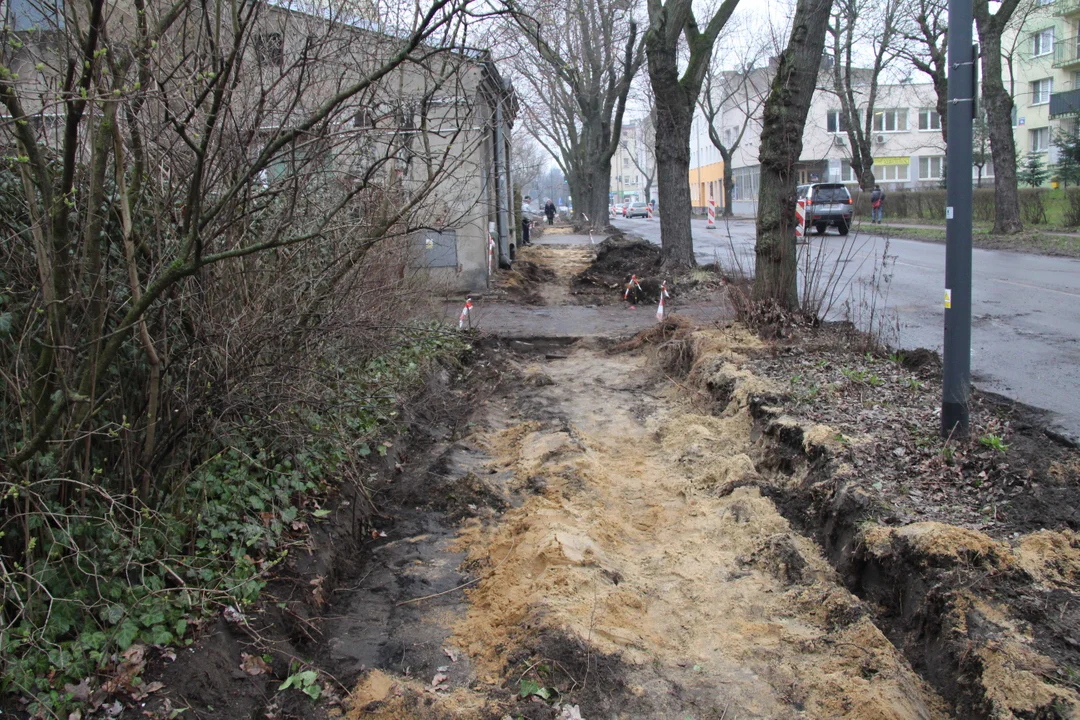 Utrudnienia dla pieszych i podróżnych MPK Łódź na Lutomierskiej