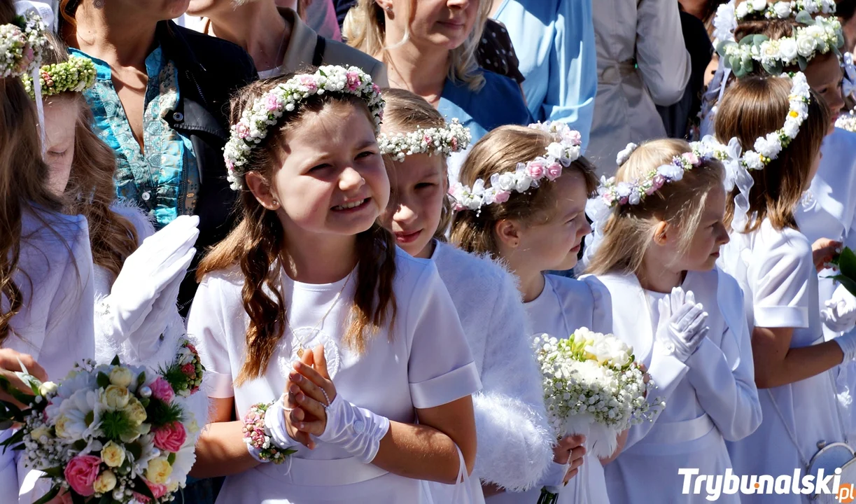 I Komunia Święta 2024 w kościele Najświętszego Serca Jezusowego w Piotrkowie ZDJĘCIA - Zdjęcie główne