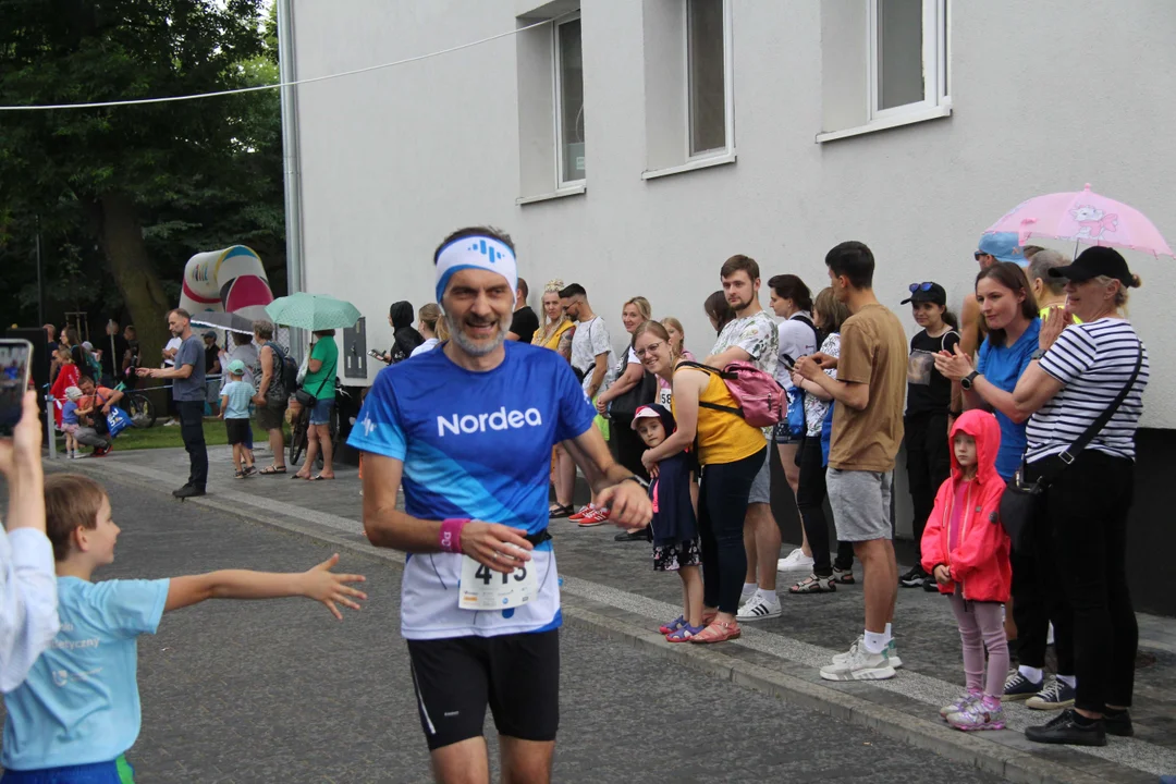 Piknik rodzinny fundacji „Daj piątaka na dzieciaka” na Bałutach