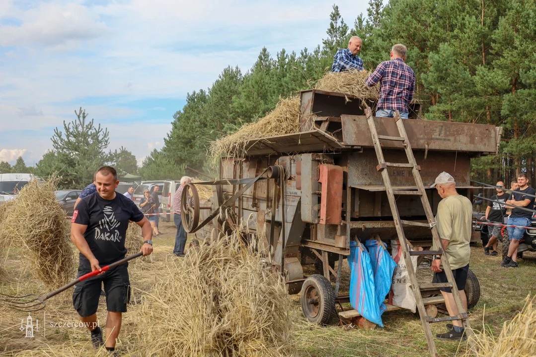 Wyścigi, przelot helikopterem i nietypowa lekcja historii. Mieszkańcy bawili się podczas pikniku [FOTO] - Zdjęcie główne