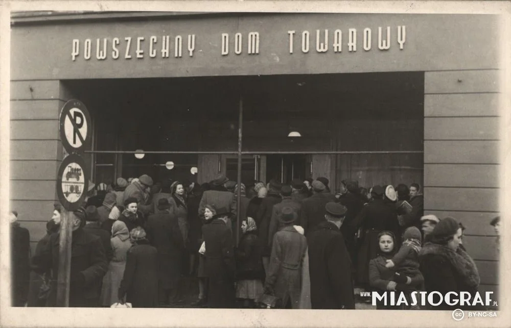 Ulica Piotrkowska w Łodzi tuż po wojnie i w latach 50-tych.