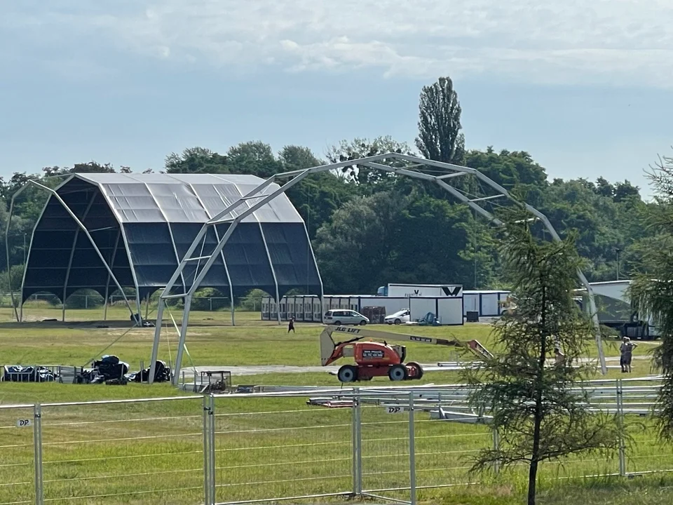 Trwają przygotowania do Audioriver w Łodzi. Budują festiwalowe miasteczko - Zdjęcie główne