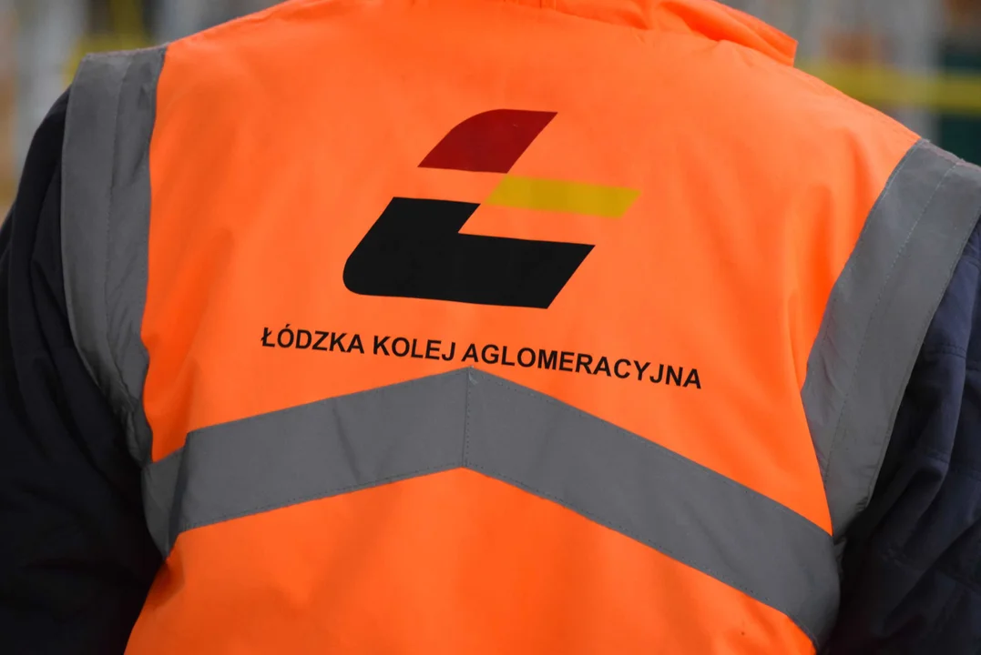 Młodzi pasjonaci kolei odwiedzili zaplecze techniczne ŁKA. Zobacz, jak wygląda w środku [zdjęcia]