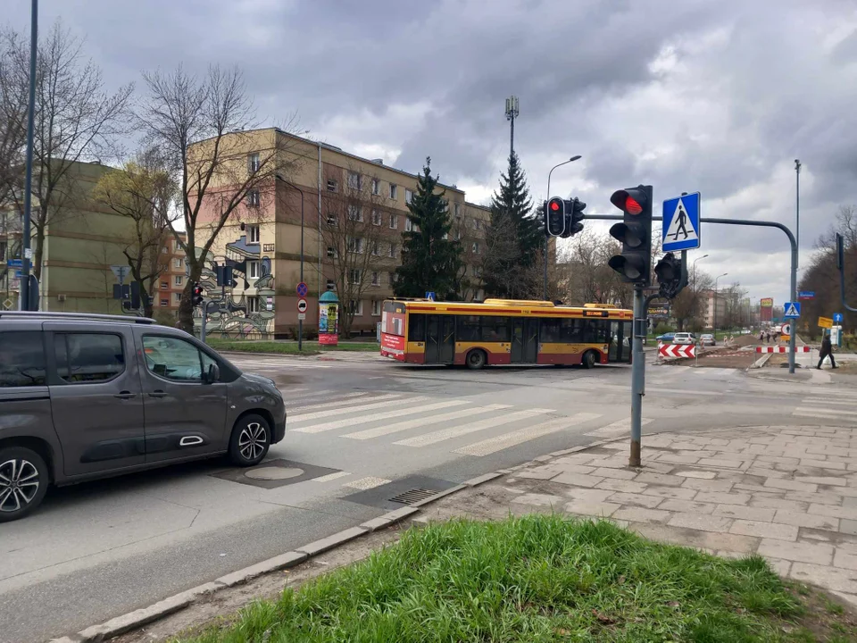 Remont na ul. Lutomierskiej posuwa się powoli naprzód