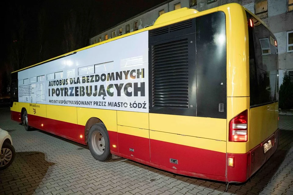 Autobus dla potrzebujących i bezdomnych w Łddzi