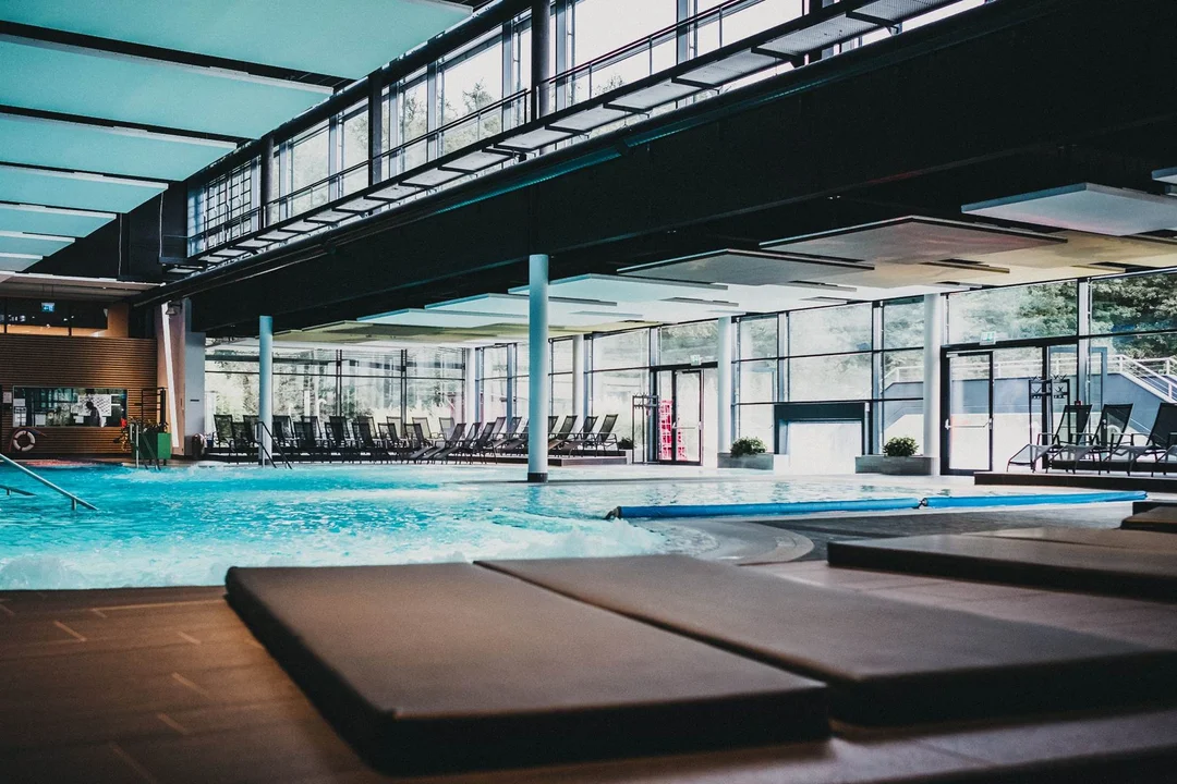 Ale wypas! Zobacz luksusowy hotel piłkarzy Widzewa [ZDJĘCIA] - Zdjęcie główne