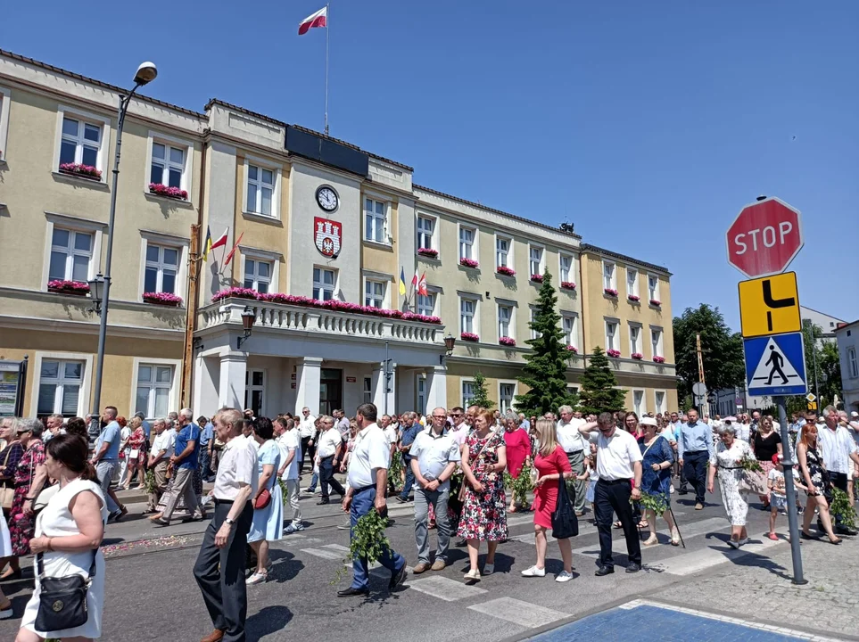 Ulicami Zgierza przeszły procesje Bożego Ciała.