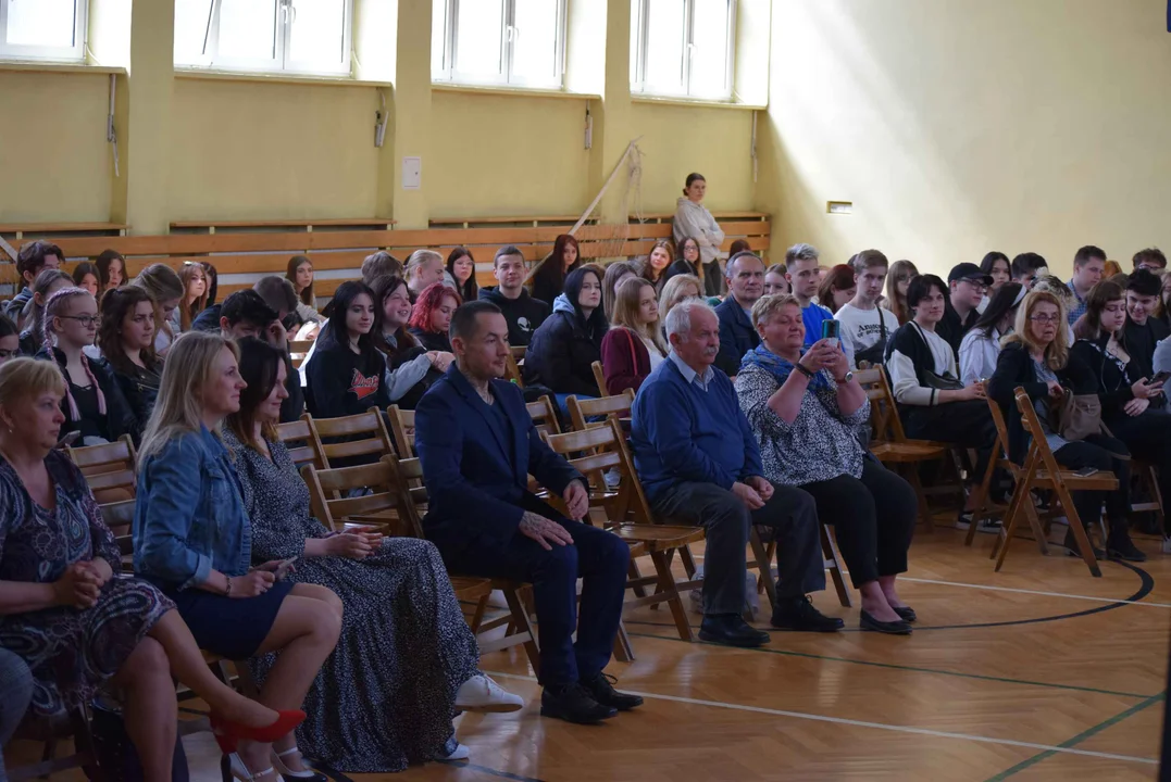 Zespół Szkół Rzemiosła w Łodzi pożegnał maturzystów. To były chwile pełne wzruszeń