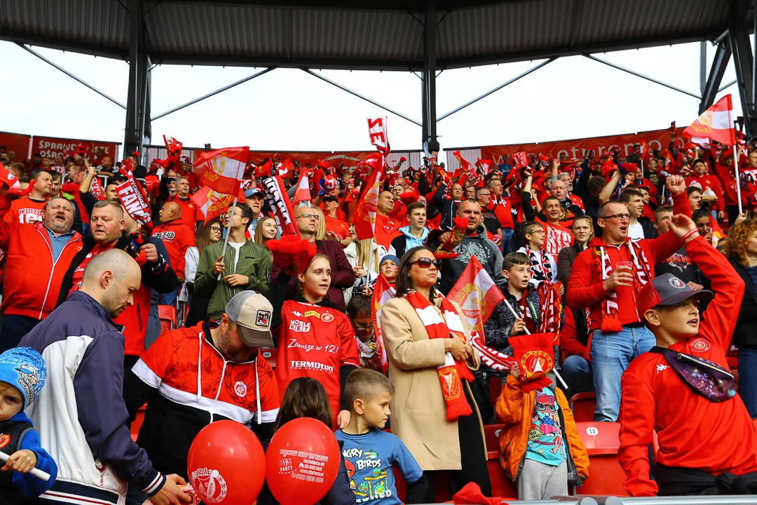 Genialny doping kibiców Widzewa na spotkaniu z Zagłębiem