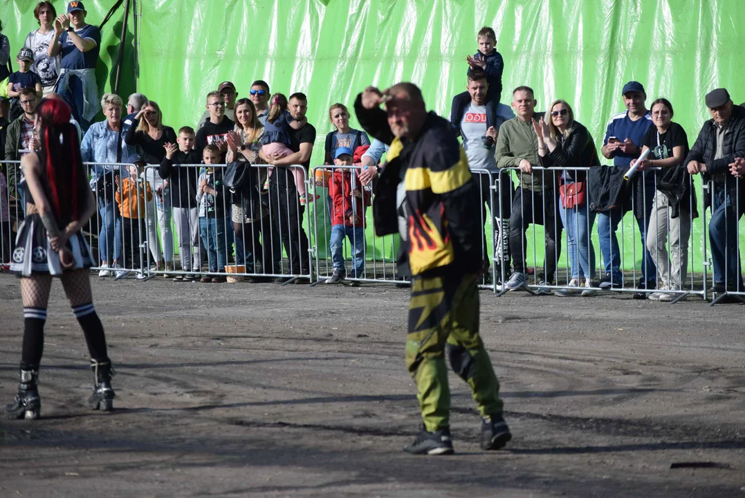 Giganty na czterech kołach zrobiły duże show! Widowiskowy pokaz monster trucków
