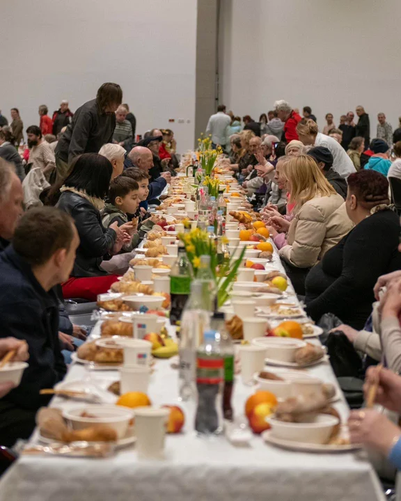 Za nami „Miejskie Śniadanie Wielkanocne dla Samotnych”. Powróciło po latach, aby nikt nie spędzał świąt samotnie