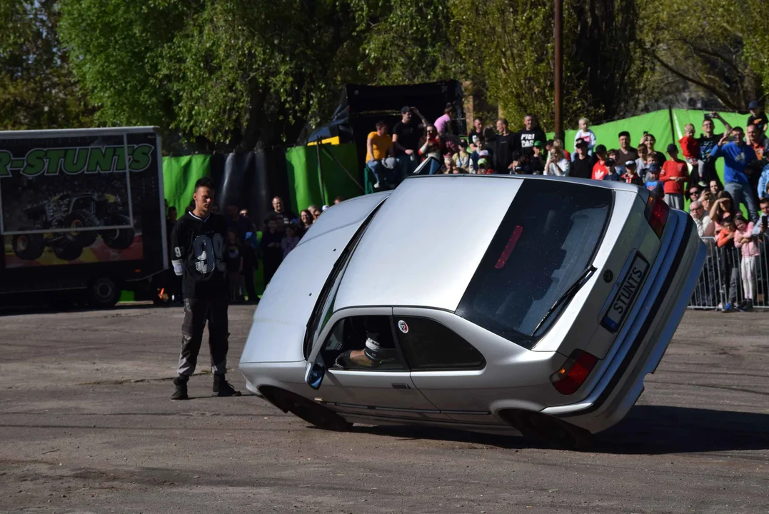 Giganty na czterech kołach zrobiły duże show! Widowiskowy pokaz monster trucków