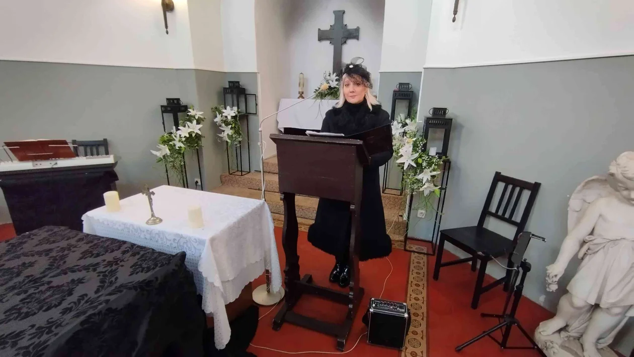 Byłam na świeckim pogrzebie. Uderzyły mnie otwartość, empatia i... Czerwone Gitary zamiast marszu pogrzebowego [FOTO] - Zdjęcie główne