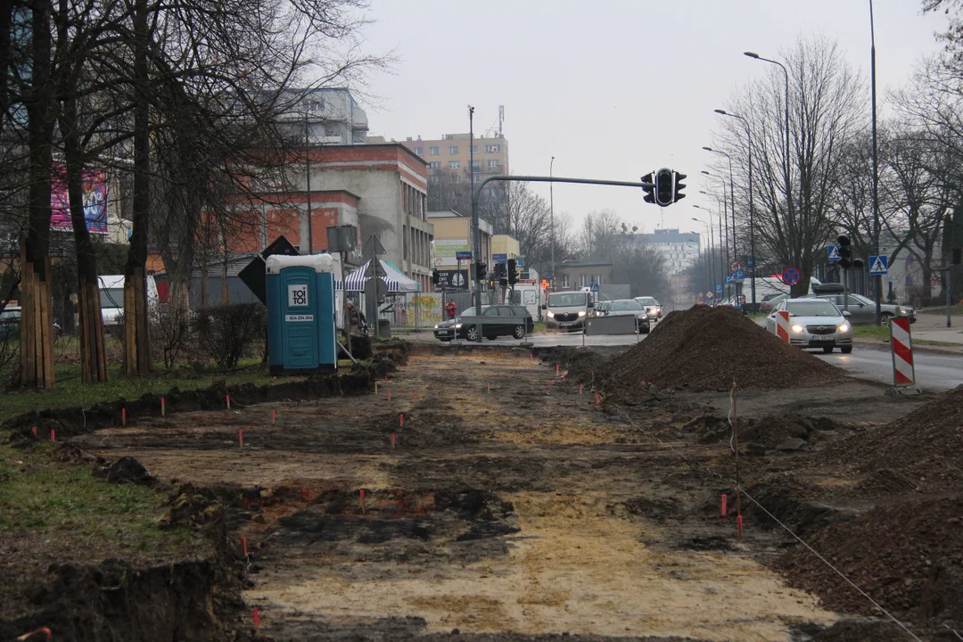 Utrudnienia dla pieszych i podróżnych MPK Łódź na Lutomierskiej