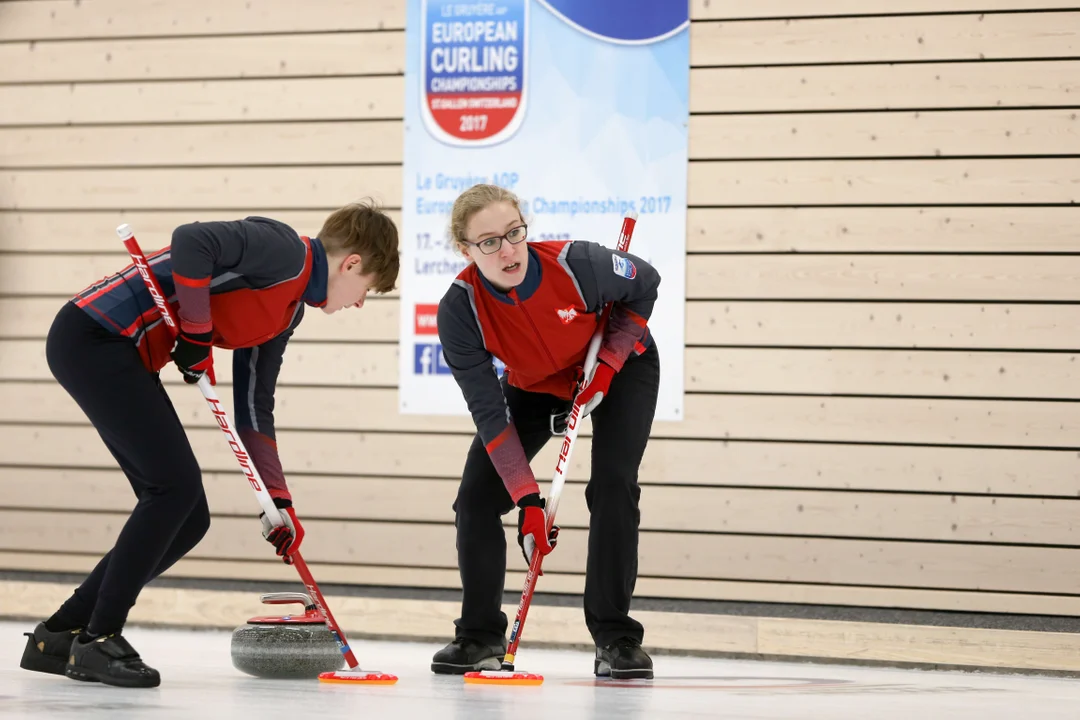 zawodniczki POS Łódź Adela Walczak i Zuzanna Rybicka na mistrzostwach Europy w curlingu