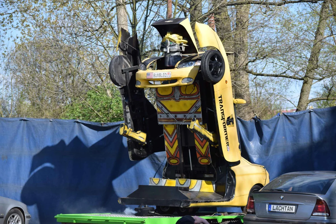 Giganty na czterech kołach zrobiły duże show! Widowiskowy pokaz monster trucków