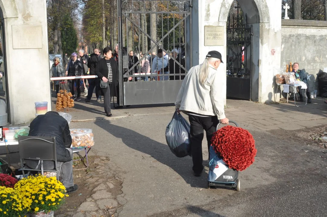 Stary Cmentarz przy ul. Ogrodowej w Łodzi 1 listopada