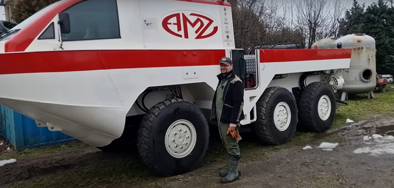 Wyjątkowy pojazd kutnowskiej firmy w rękach Pana Pawła. Co potrafi Wydra? [ZDJĘCIA/WIDEO] - Zdjęcie główne