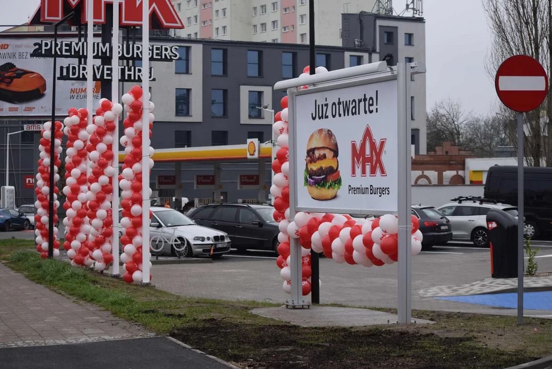 Tłumy łodzian na otwarciu restauracji MAX Premium Burgers. Tego jeszcze w Łodzi nie było [ZOBACZ ZDJĘCIA]