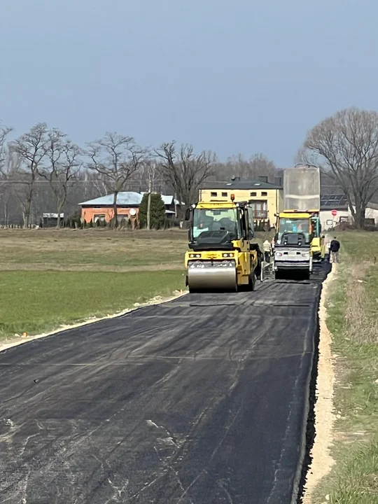 Trwa przebudowa dróg w gminie Zelów. Sprawdź, kiedy skończą się prace - Zdjęcie główne