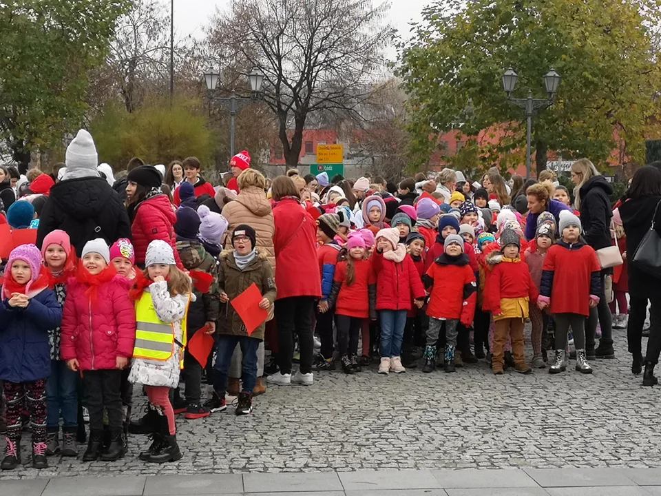 "Żywa flaga" na pl. Jana Pawła II