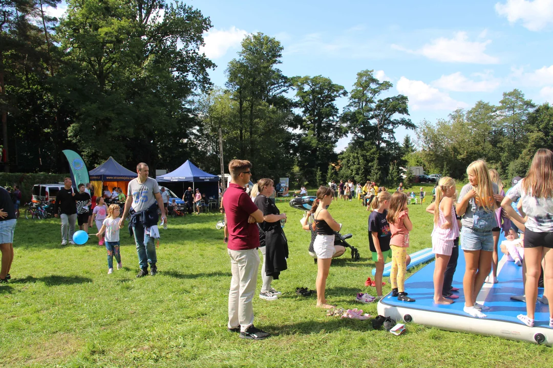 Piknik rodzinny w parku na Młynku w Łodzi