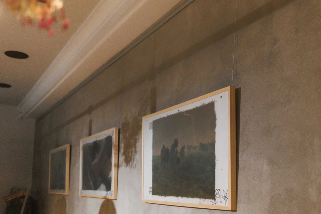 Wernisaż wystawy obrazów z filmu „Chłopi” w bistro Montag