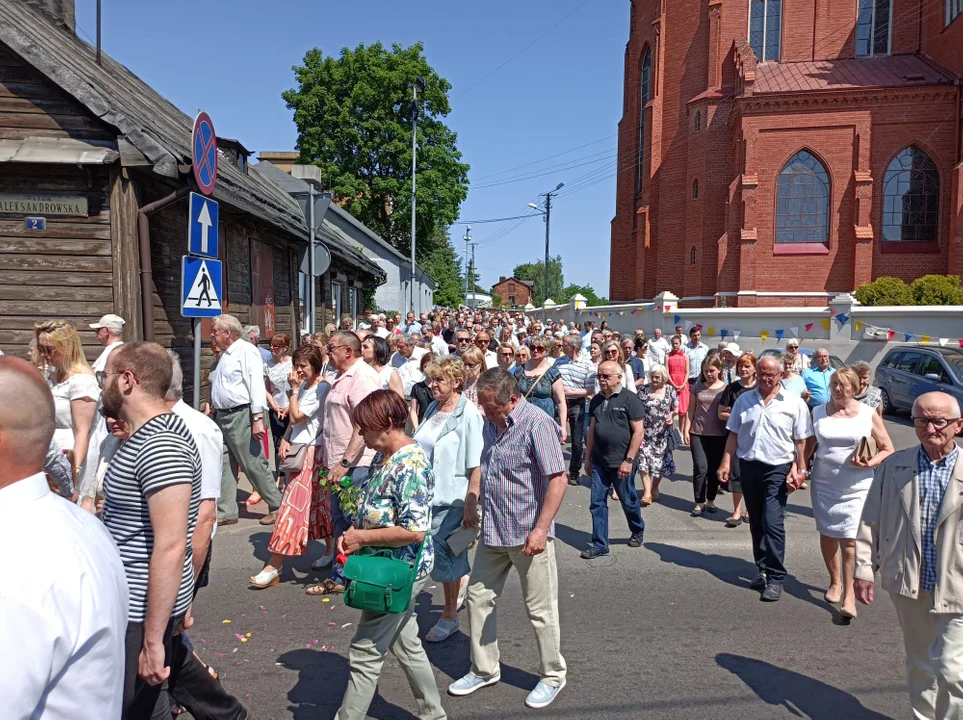 Ulicami Zgierza przeszły procesje Bożego Ciała.