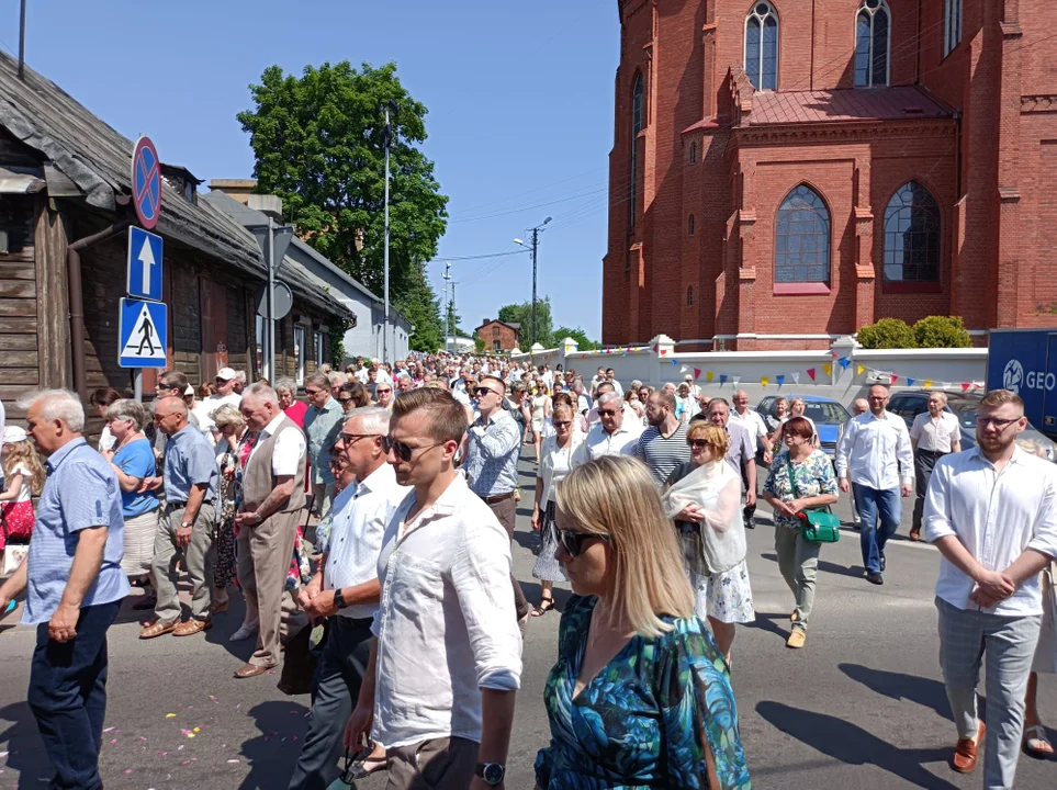 Ulicami Zgierza przeszły procesje Bożego Ciała.