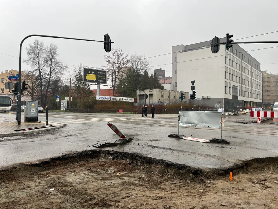 Jak dojść do Żabki i nie wybić sobie zębów? W Łodzi nie jest to proste!