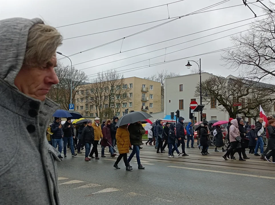 Marsz papieski w Łodzi. Setki łodzian ruszyło ulicami miasta [zdjęcia]