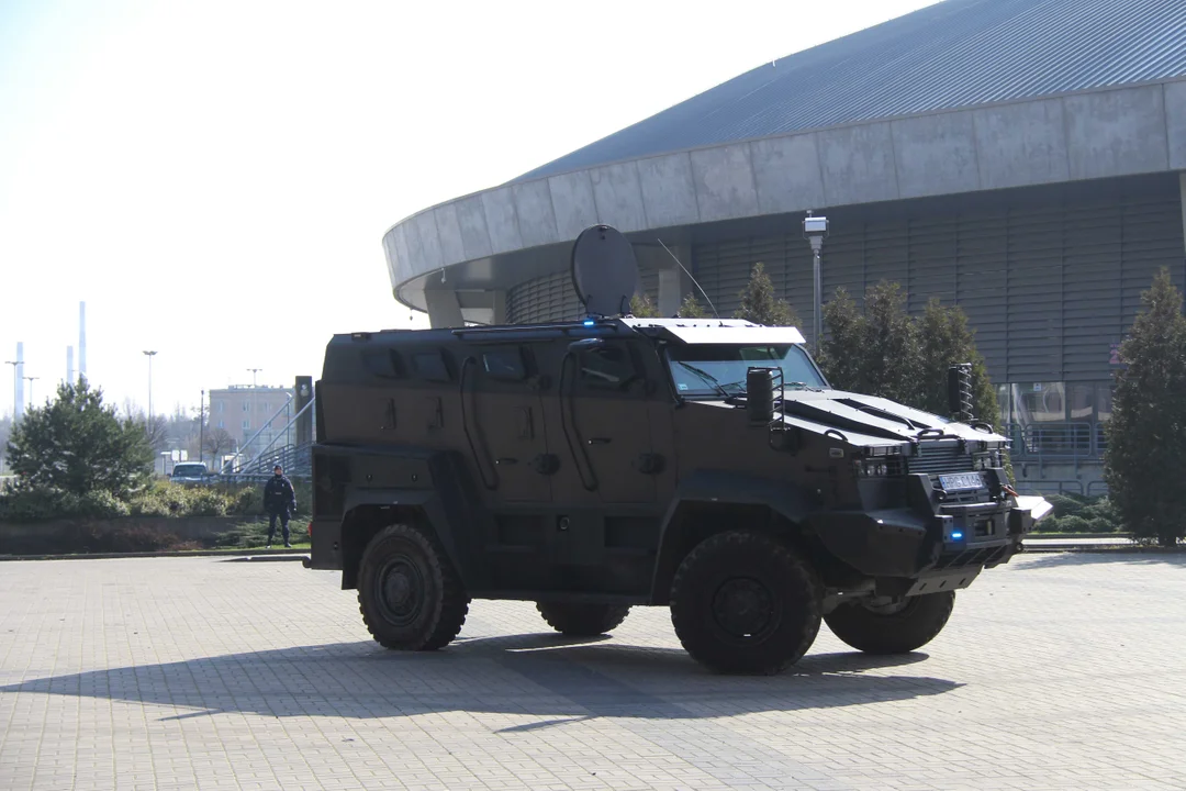 Ćwiczenia służb specjalnych na stadionie ŁKS-u