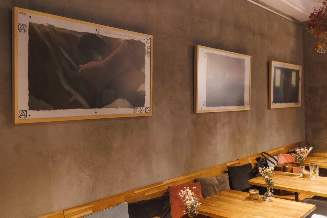 Wernisaż wystawy obrazów z filmu „Chłopi” w bistro Montag