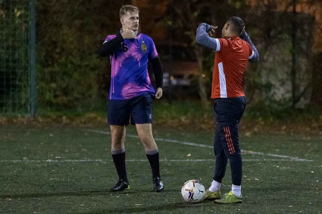 Duże emocje w spotkaniu AGKS 2 oraz FC Farselona w rozgrywkach Playareny