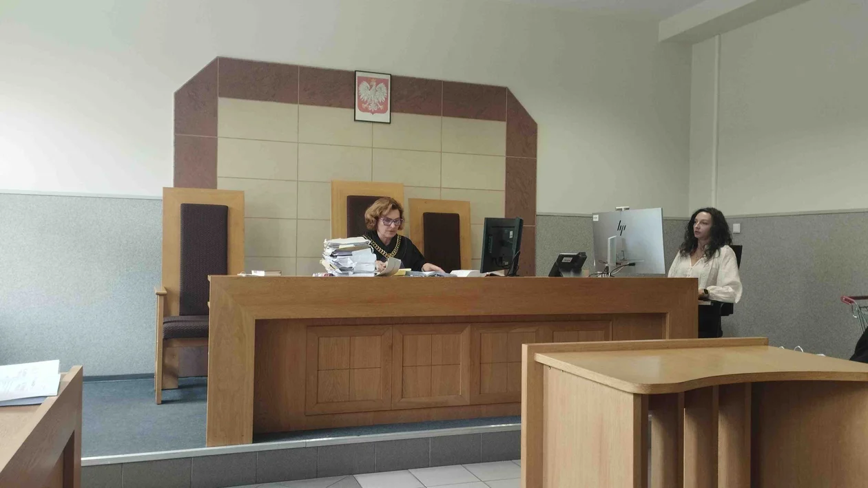 Proces w sprawie uwięzienia w mieszkaniu przy Piotrkowskiej 23.07.2026