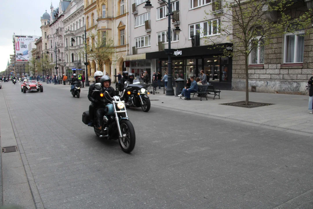 Wielka parada motocyklowa na ulicy Piotrkowskiej w Łodzi