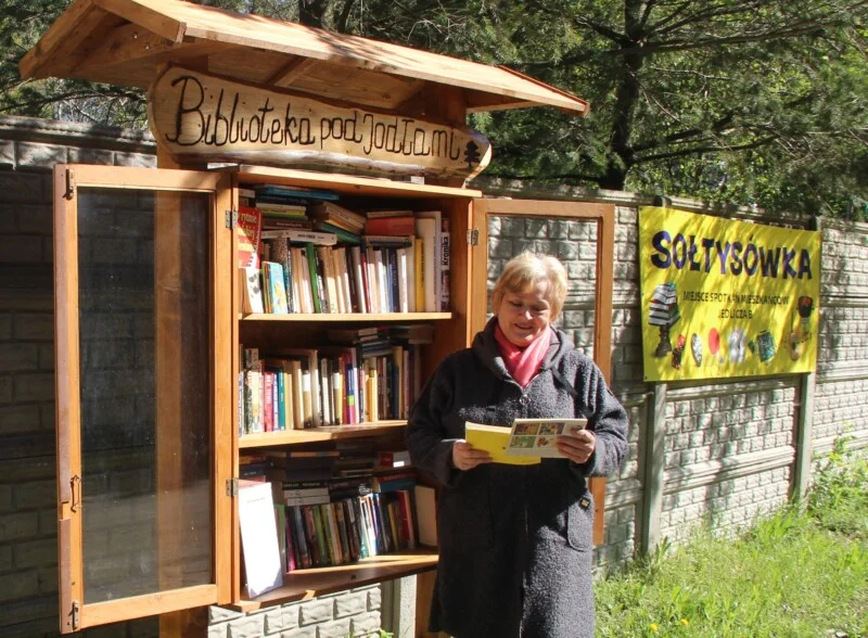 Bookcrossing i biblioteczki na świeżym powietrzu. Coraz popularniejszy trend w Zgierzu i okolicach - Zdjęcie główne