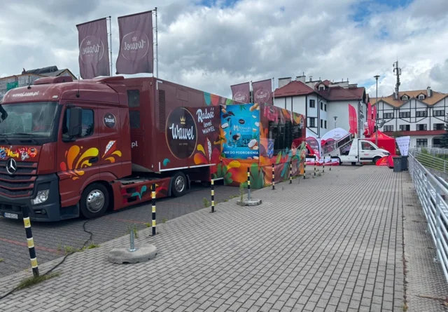 Ciężarówka pełna słodyczy w Gdańsku