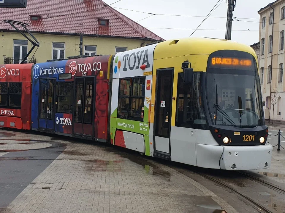 Niskopodłogowa "szóstka" jeździ już miesiąc. A co z tzw. rewolucją komunikacyjną w Zgierzu? - Zdjęcie główne