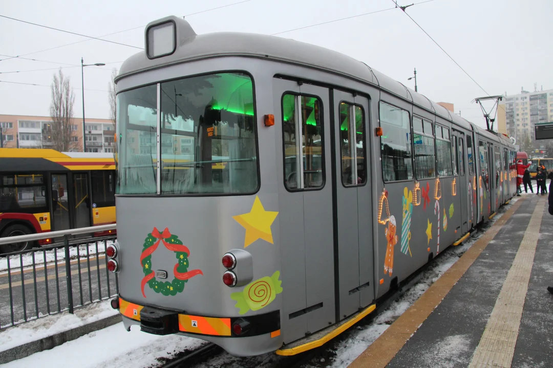 Mikołajkowy tramwaj MPK Łódź wyruszył na ulice Łodzi