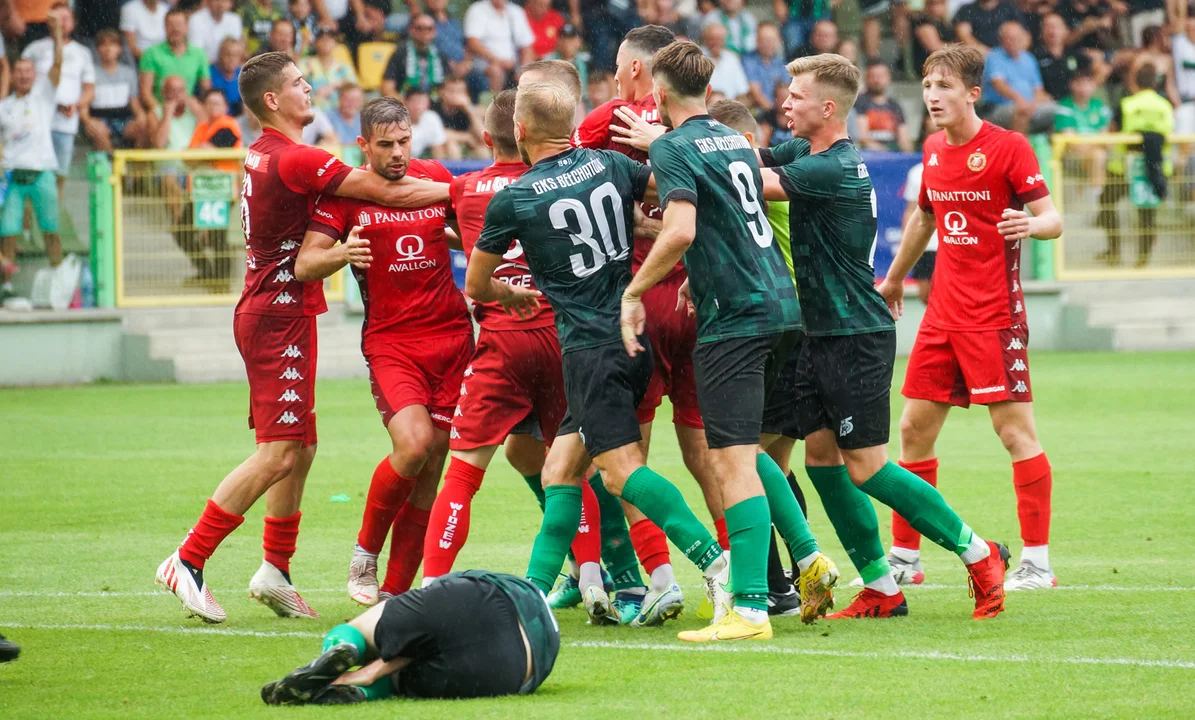 GKS Bełchatów podejmował Widzew. Ostry mecz przy Sportowej [FOTORELACJA] - Zdjęcie główne