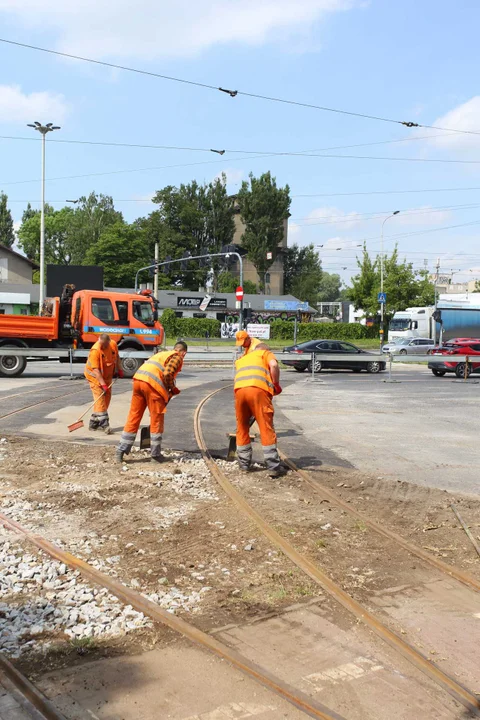 Po alei Włókniarzy zamiast tramwajem, pojedziemy autobusem zastępczym