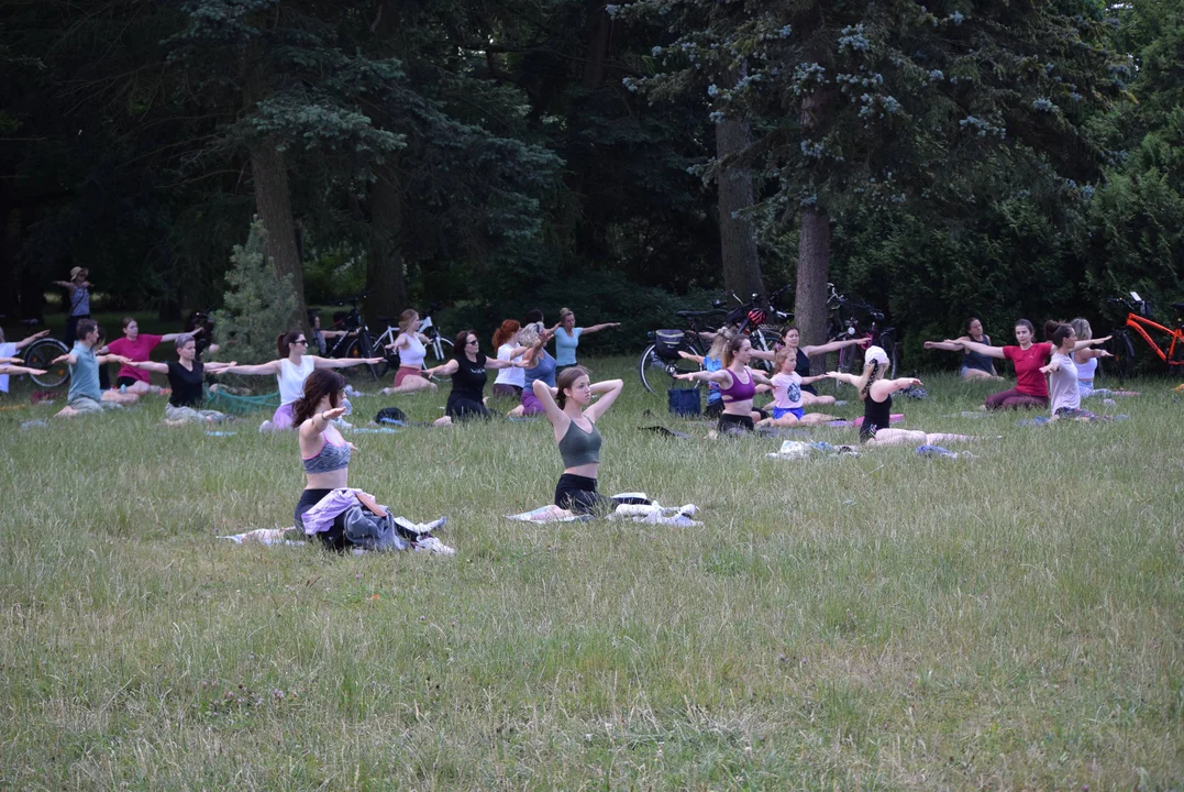 Joga w Parku Poniatowskiego