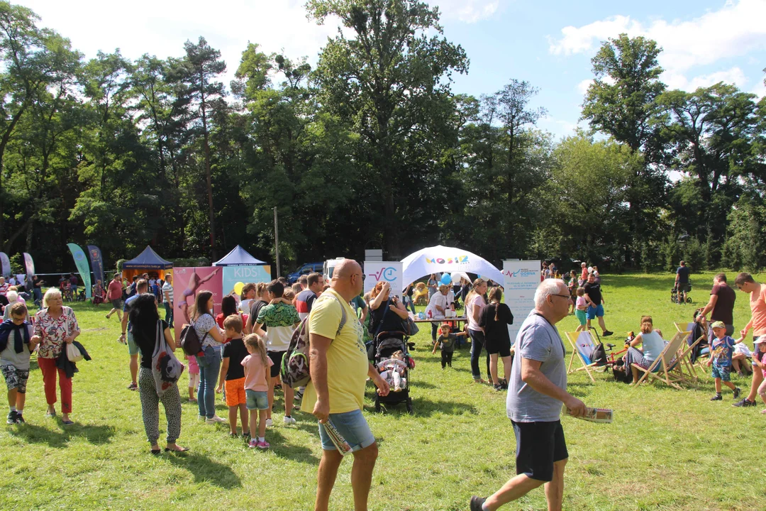 Piknik rodzinny w parku na Młynku w Łodzi