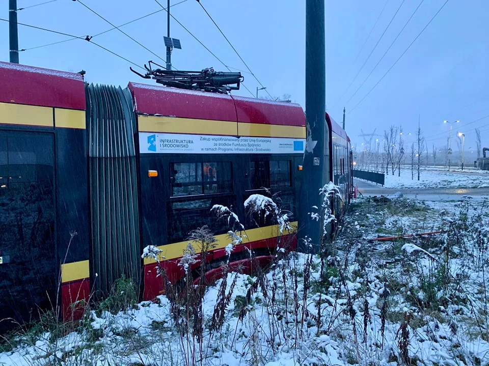 Utrudnienia po wykolejeniu tramwaju MPK Łódź na Olechowie